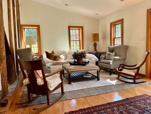 Smart TV, books - Historic Edge of the River, Adirondacks (Willsboro)