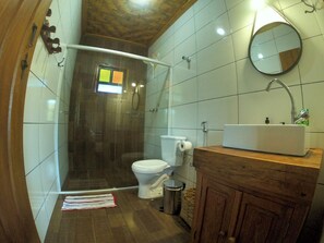 Shower, towels, soap, toilet paper - Biribó Chalet - Located in Tabuleiro -MG near Poço Parí (Tabuleiro do Mato Dentro)