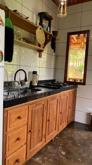 Refrigerador, parrilla de estufa, tostadora y licuadora 
