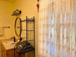 Shower, hair dryer, towels, soap - Stunning roomy 4-bedroom home, near the beach. Stay for a month @ 1/2 the price! (Trinidad)