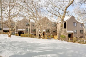 Exterior - Wintergreen Resort Condo: Deck & Golf Course Views (Wintergreen Resort)