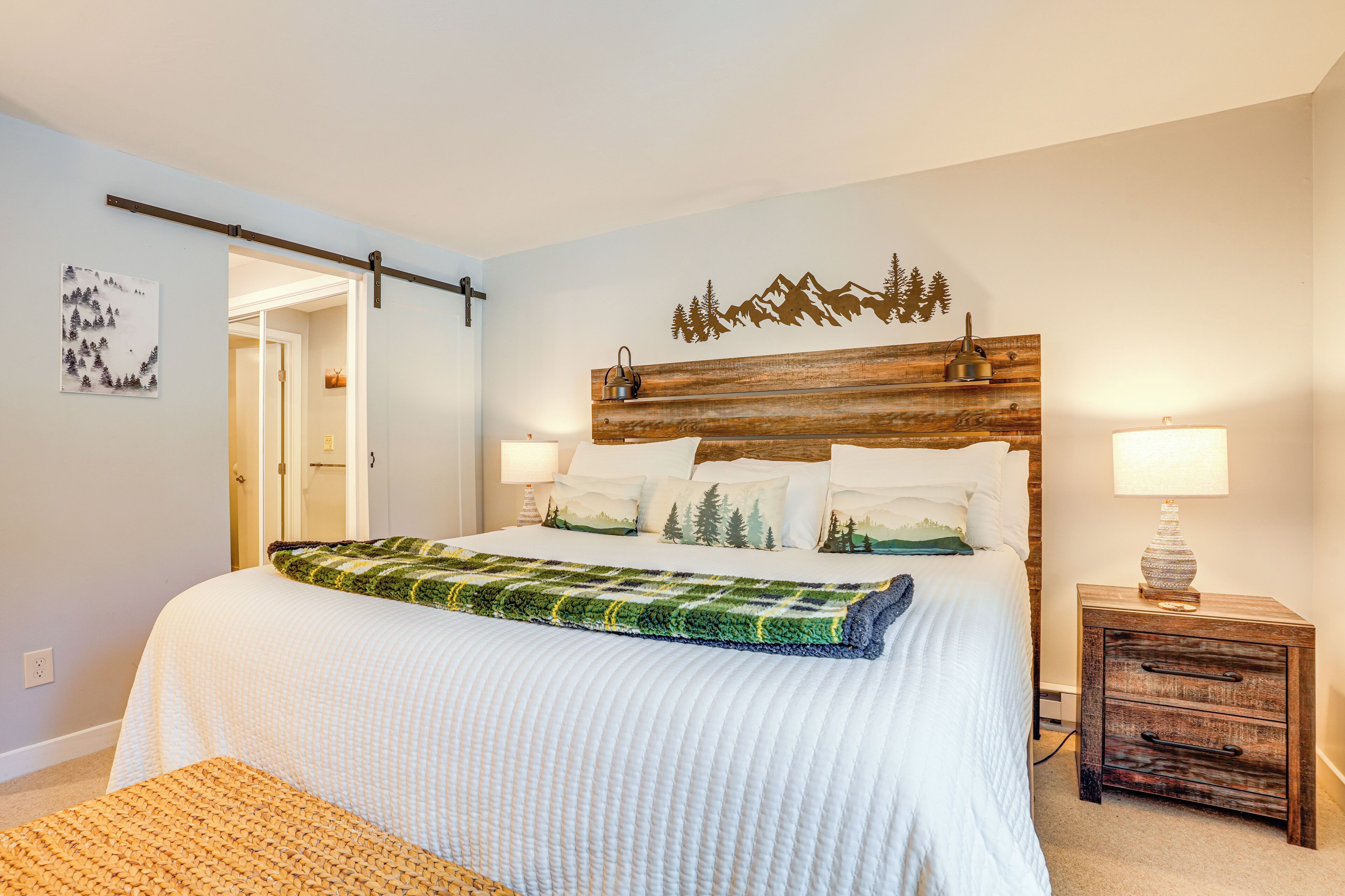 2 habitaciones, escritorio, internet y ropa de cama 