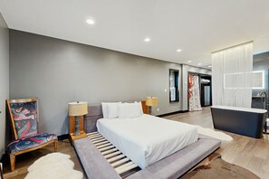 4 bedrooms, iron/ironing board, internet, bed sheets - Charming Vail House with Cozy Fireplace, Jetted Tub & Scenic Mountain Views (Vail)