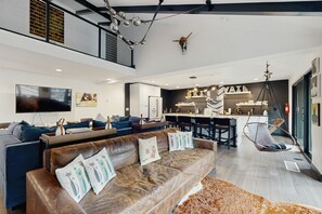 TV, fireplace - Charming Vail House with Cozy Fireplace, Jetted Tub & Scenic Mountain Views (Vail)