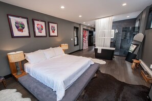 4 bedrooms, iron/ironing board, Internet, bed sheets - Charming Vail House with Cozy Fireplace, Jetted Tub & Scenic Mountain Views (Vail)