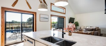 Modern Cabin Hideaway • Private Pool + Hot Tub