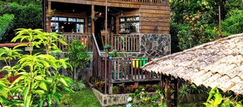 Charming 2-bedroom cabin in private condominium