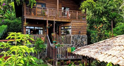 Charming 2-bedroom cabin in private condominium