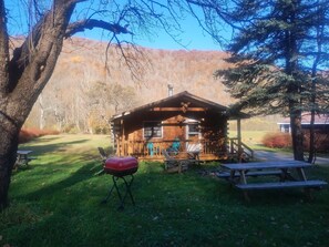 Outdoor dining - Cold Spring Lodge - Cabin 5 (Big Indian)