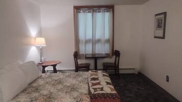 1 bedroom, internet, bed sheets