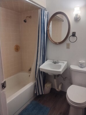 Towels - Cold Spring Lodge - Hotel E (Big Indian)