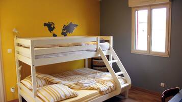 2 chambres, fer et planche à repasser, lit parapluie, Wi-Fi