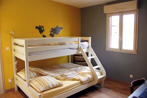 2 Schlafzimmer, BĂŒgeleisen/BĂŒgelbrett, Reisekinderbett, WLAN