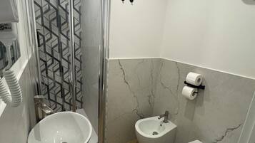 Standardrum | Badrum | Dusch, hårtork, handdukar och tvål