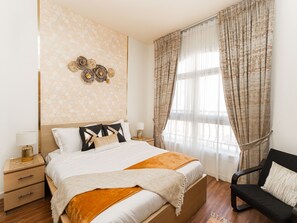 1 chambre, fer et planche à repasser
