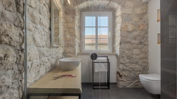 Shower, towels, soap, shampoo