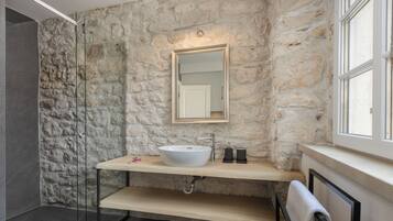 Dusche, Handtücher, Seife, Shampoo