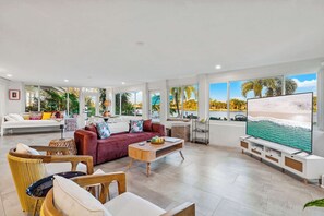 TV, offices - The Clarke Collection-Villa Flamingo - Waterfront (Lake Clarke Shores)