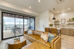 2 bedrooms - 1216 Skyline Ranch 200 Private Hot Tub w View Premier Downtown Location (Bend)