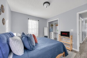 3 bedrooms, iron/ironing board, travel cot, free WiFi