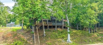 Waterfront charming 3-bedroom house in serene Dadeville with WiFi, AC