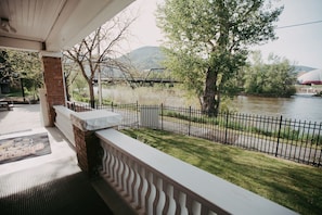 Property grounds - Apt. #5- Goldsmith's Riverfront Inn- Bitterroot Apartment (Missoula)