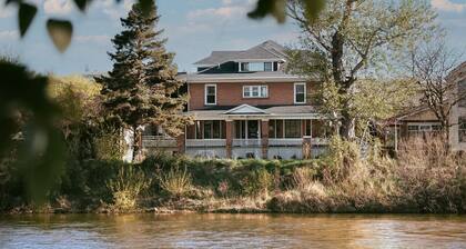 Apt. #5- Goldsmith's Riverfront Inn- Bitterroot Apartment