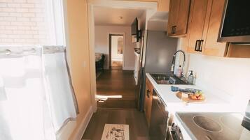 Kylskåp, mikrovågsugn, ugn och spishäll