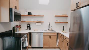 冰箱、微波炉、烤箱、炉灶