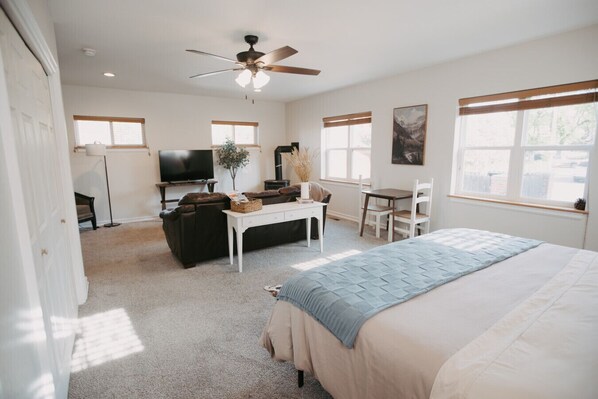 2 bedrooms, desk, iron/ironing board, travel cot