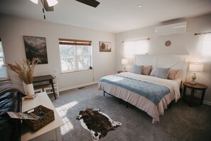 2 bedrooms, desk, iron/ironing board, travel crib