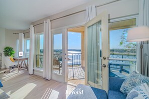 Smart TV, fireplace, computer monitors