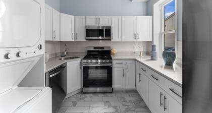 Spacious 4-bedroom townhome in beautiful Alexandria with WiFi, AC