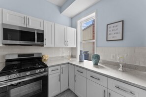 Fridge, microwave, oven, dishwasher - A Unique Stay Awaits (Alexandria)