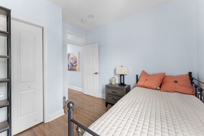 4 bedrooms, free WiFi, bed sheets - Spacious Old Town Alexandria House (Alexandria)