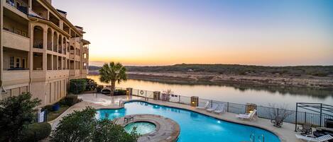 Innenpool, beheizter Pool