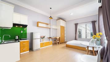 Basic Room, 1 Queen Bed | 1 bedroom, premium bedding, down comforters, memory foam beds