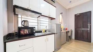 Superior Room, City View | Private kitchen | Electric kettle