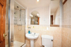 Dusche, Haartrockner, Handtücher, Toilettenpapier