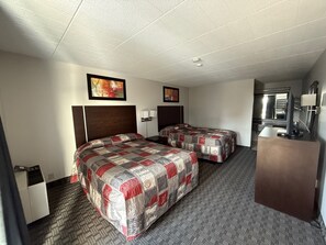 Down comforters, rollaway beds, free WiFi, bed sheets - Fort York Motel (Mississauga)