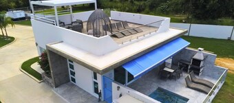 Beach house w/private pool, unit BLUE, full A/C, WiFi, kayaks