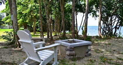 Beach house w/private pool, unit BLUE, full A/C, WiFi, kayaks