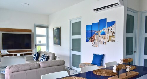 Beach house w/private pool, unit BLUE, full A/C, WiFi, kayaks