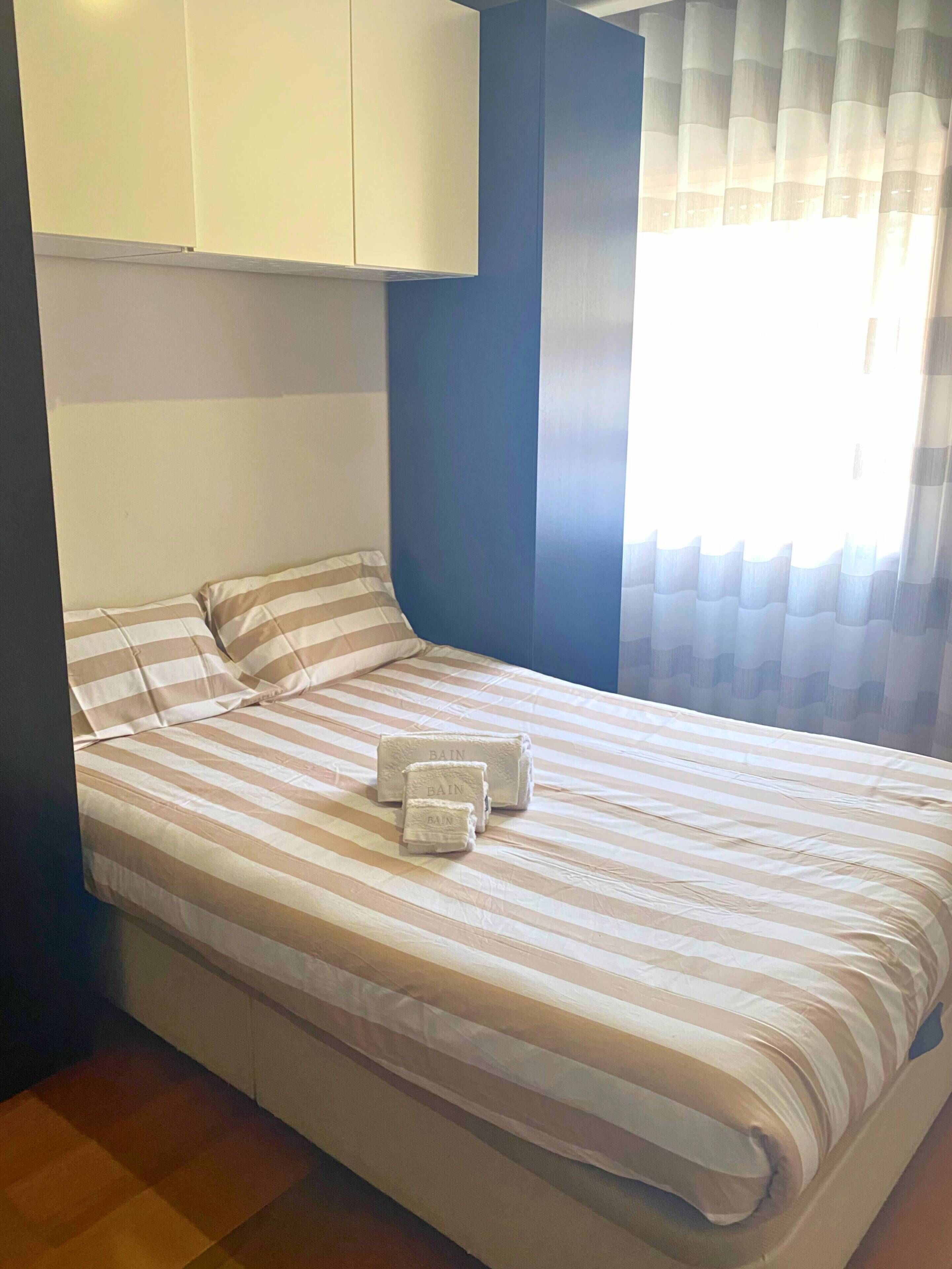 2 dormitorios, tabla de planchar con plancha, Internet y ropa de cama