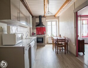 Fridge, microwave, oven, dishwasher - Chez Achille et Rosalie (BANSAT)