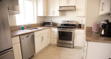 Business Traveler’s Haven – 2 Bedrooms, 2 Bathrooms with 1 Office.