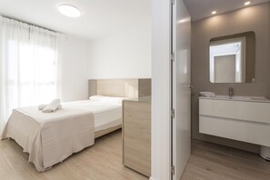 2 chambres, fer et planche à repasser, accès Internet