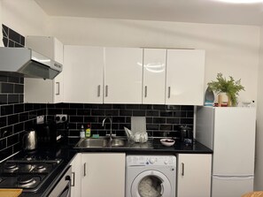 อพาร์ทเมนท์ | ครัวส่วนตัว | ตู้เย็น, ไมโครเวฟ, เตาอบ, เตาประกอบอาหาร