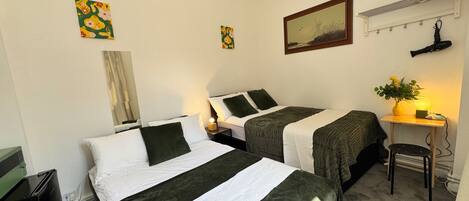 3 chambres, fer et planche à repasser, Wi-Fi gratuit, draps fournis