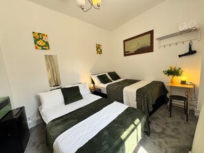 3 habitaciones, tabla de planchar con plancha y wifi gratis